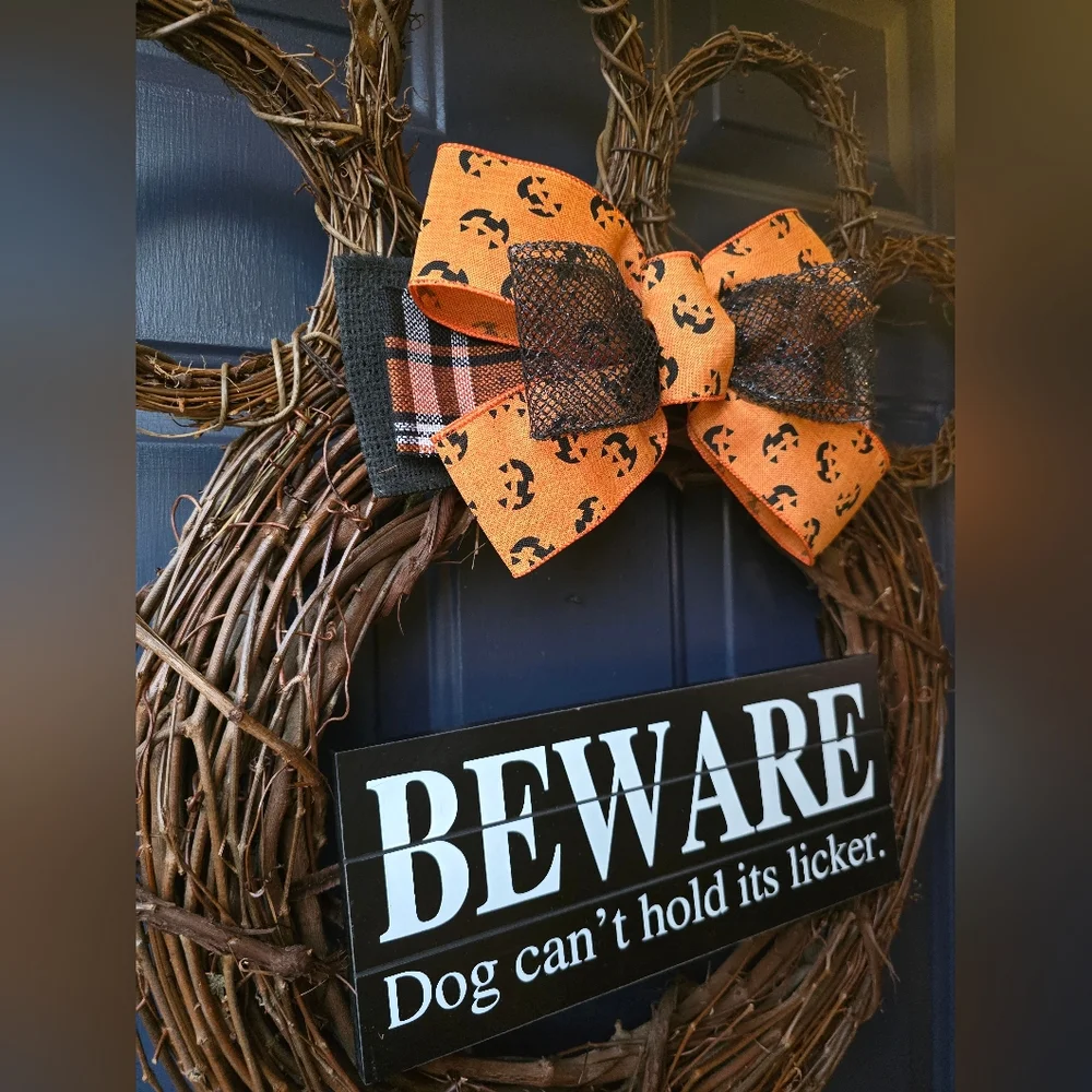 Beware Welcome Paw Wreath 🐾